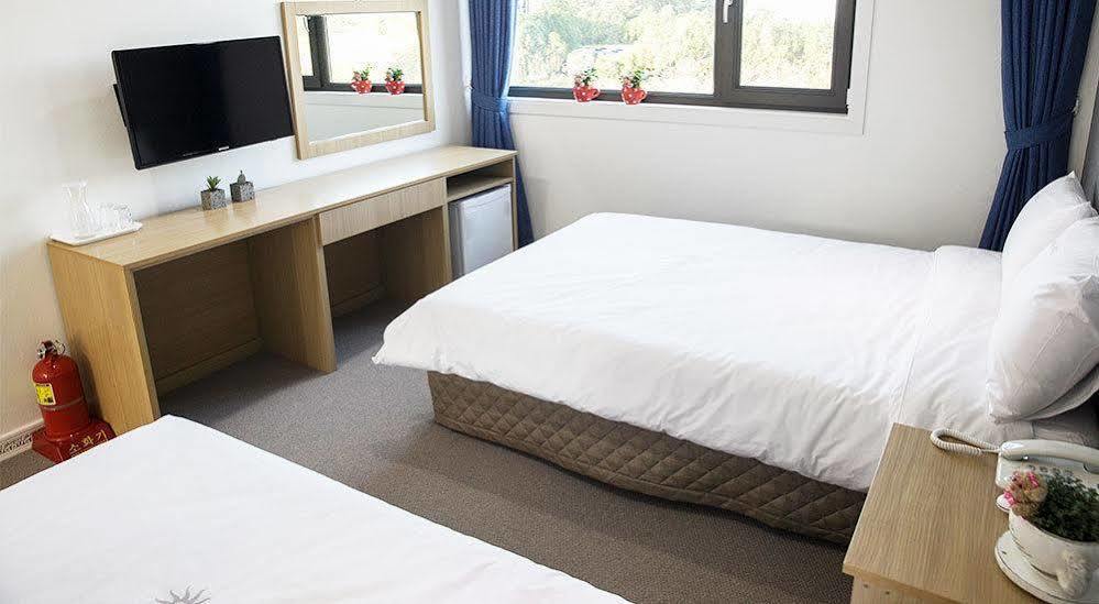 Ra Tourist Hotel Jeju Exterior photo